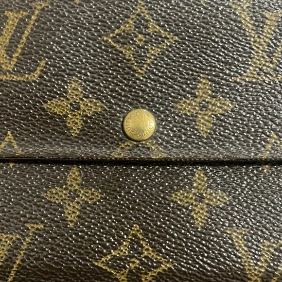 Authentic Louis Vuitton Sarah Monogram Wallet - Picture 12 of 12
